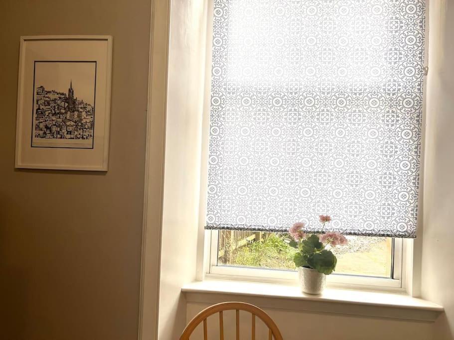 Large 2 Bedroom, Ground Floor Flat, Close To City Edinburgh Exterior photo