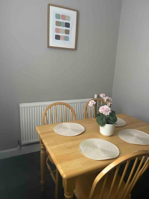 Large 2 Bedroom, Ground Floor Flat, Close To City Edinburgh Exterior photo
