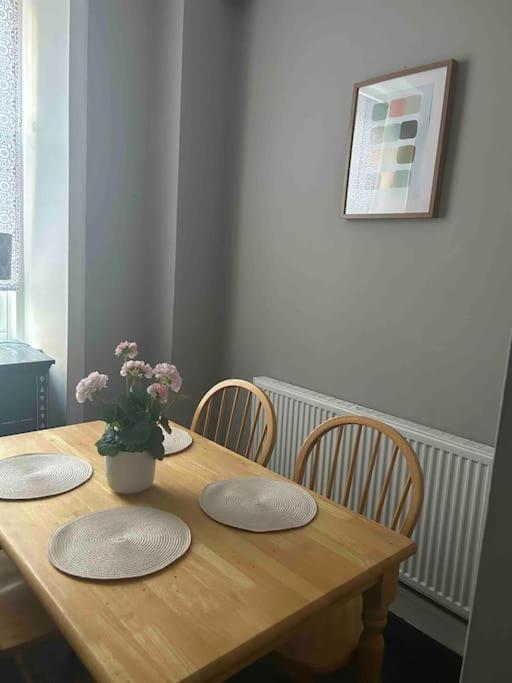 Large 2 Bedroom, Ground Floor Flat, Close To City Edinburgh Exterior photo